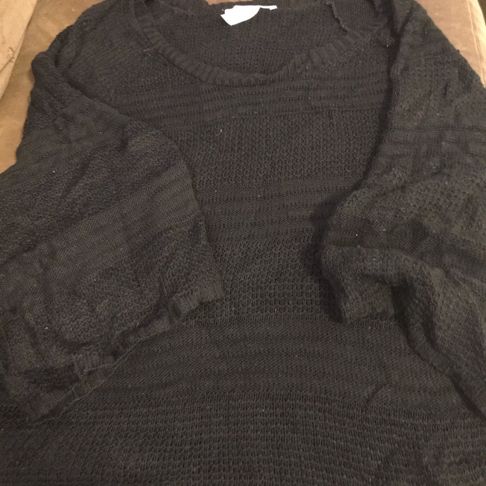 Women’s wide arm sweater